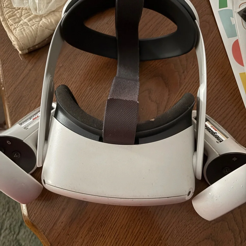 VR Headset - White meta quset 2
